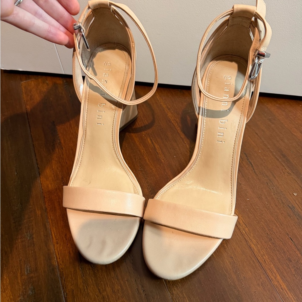 Gianni Bini nude heels